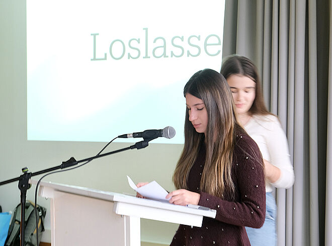 Schülerin am Rednerpult