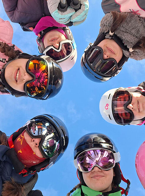 Gesichter lachen in die Kamera