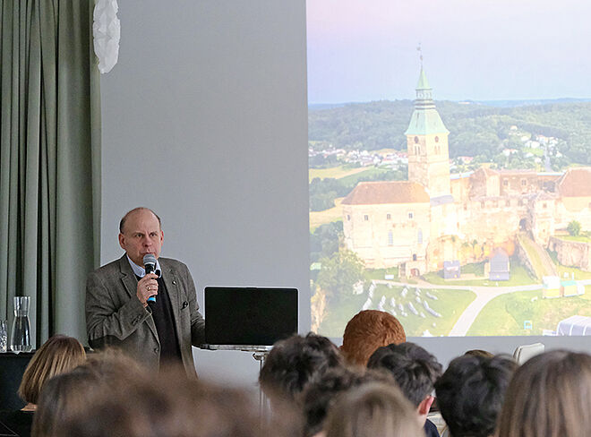 Fürst mit Ansicht Burg Güssing