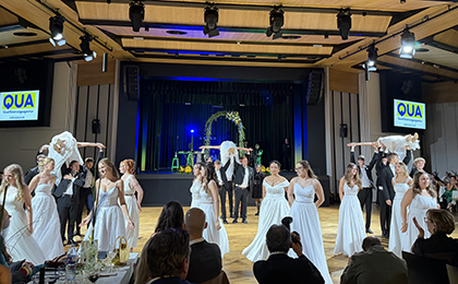 Tanzfläche mit Polonaise
