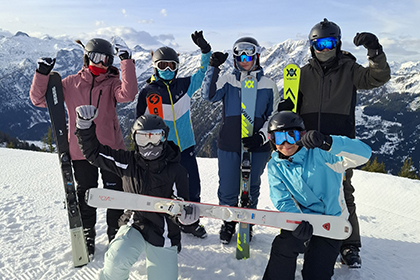Gruppenfoto auf der Piste