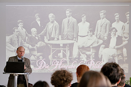 Batthyany-Strattman am Rednerpult