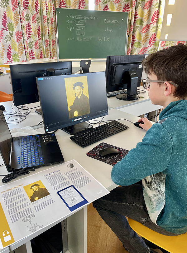 Schüler bei der Arbeit am Computer