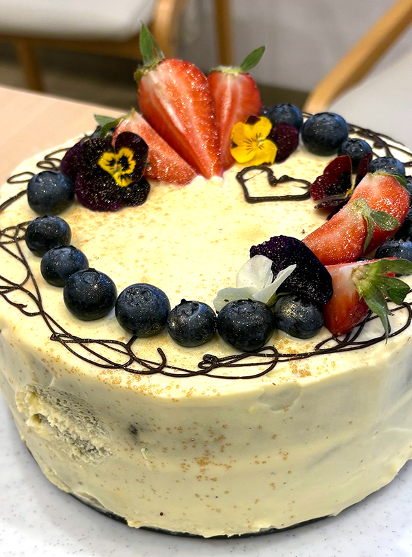 Muttertagstorte mit Beeren