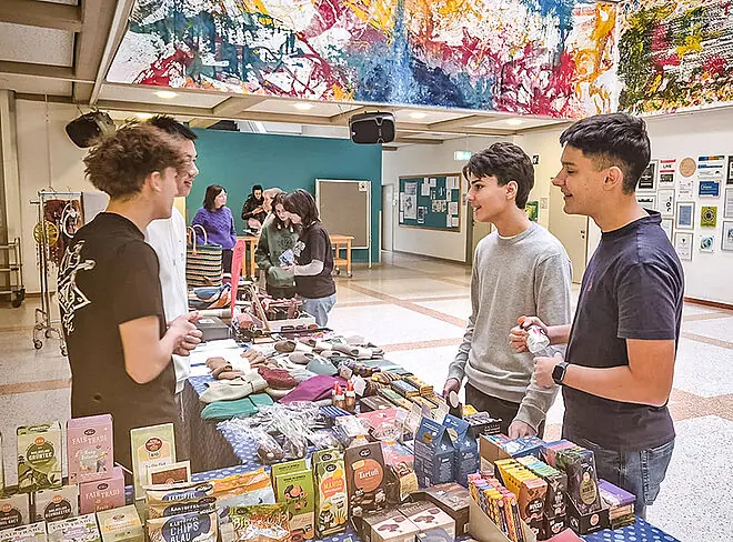 Schüler beim Pop-up-Shop