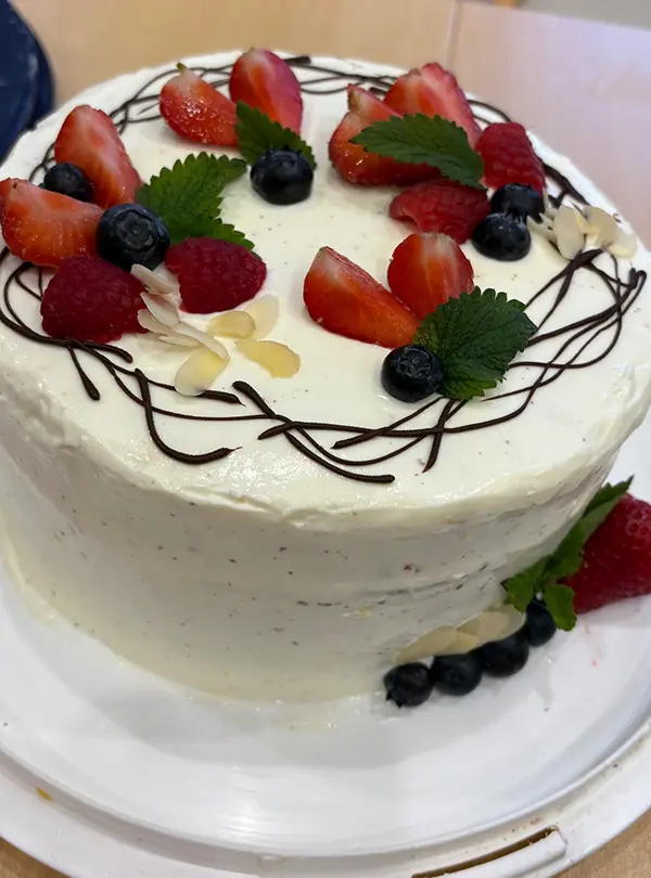 Muttertagstorte mit Beeren