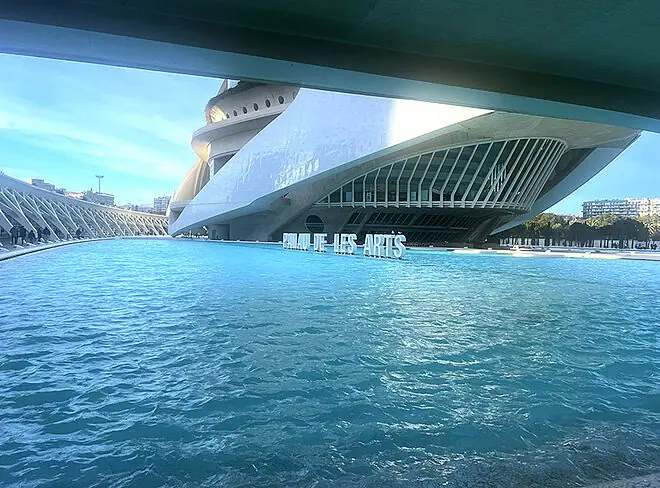 Museum, dass wie ein Schiff aussieht